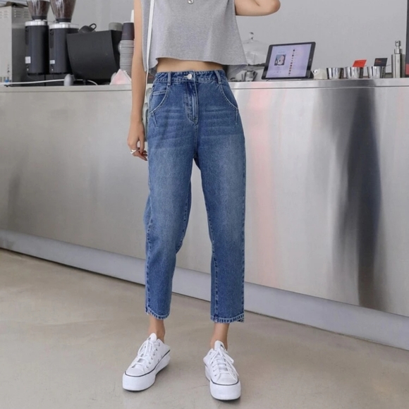 High-Rise Crop Mom Jeans - Picture 2 of 6